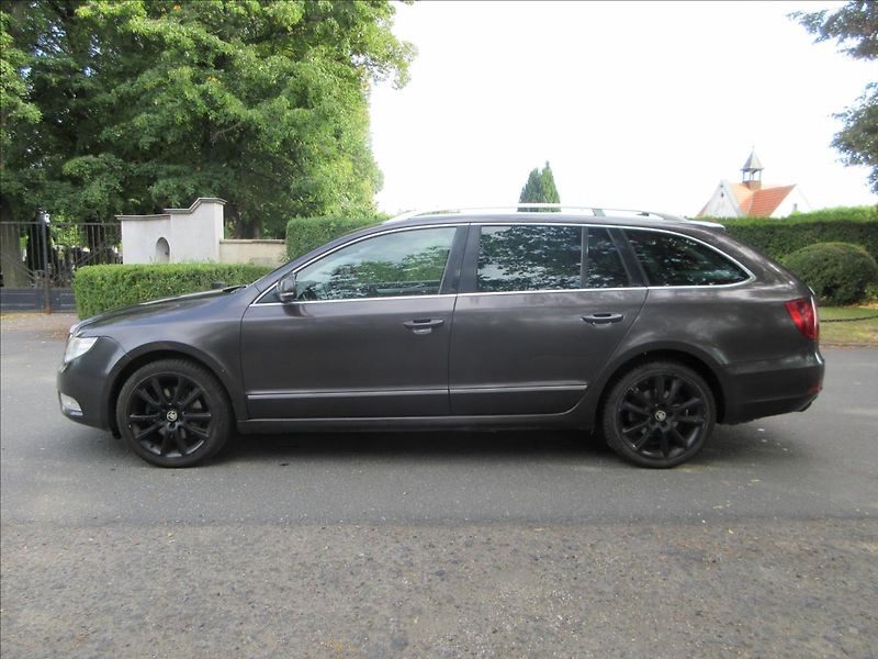 Škoda Superb 2,0 TDi Závada Přev. Panorama - fotka 6 z 30