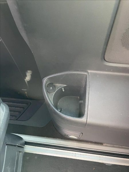 Volkswagen Multivan 2,5 TDI 95kW*tažné*aut. klima* - fotka 27 z 40
