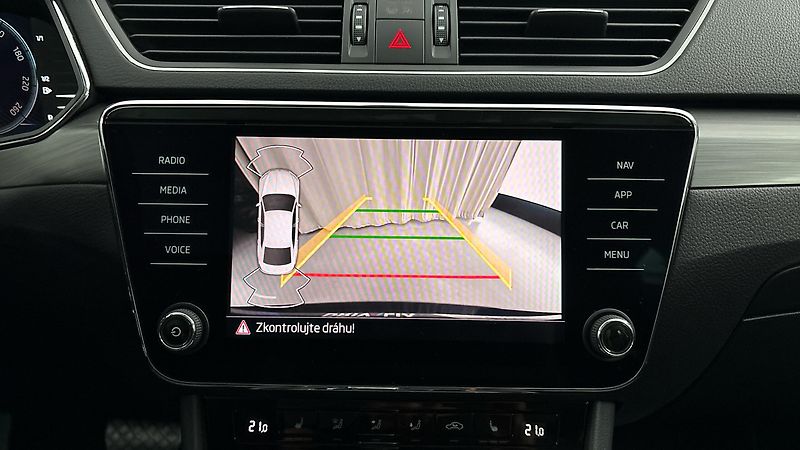 Škoda Superb 2.0 TDI DSG 4x4 Style - fotka 12 z 33