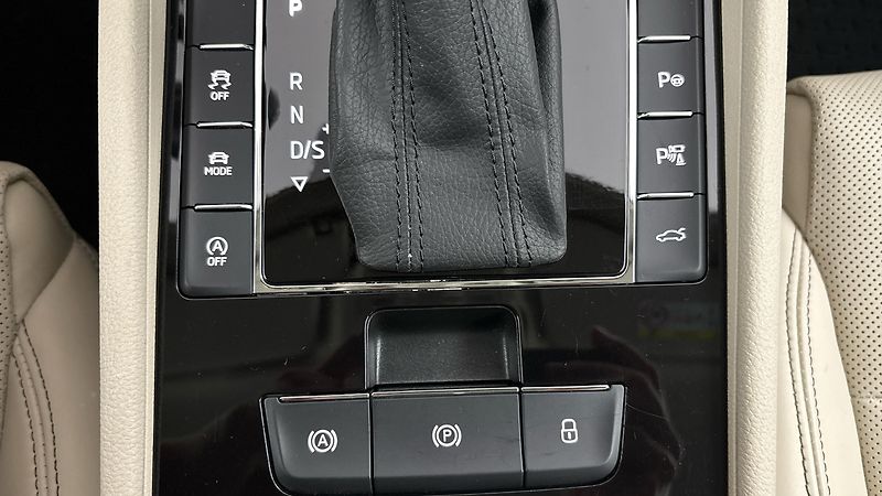 Škoda Superb 2.0 TDI L&K DSG 4x4 - fotka 28 z 35