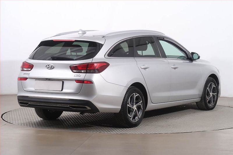 Hyundai i30 (2021) Family 1.5 DPI, Serv.kniha - fotka 5 z 23