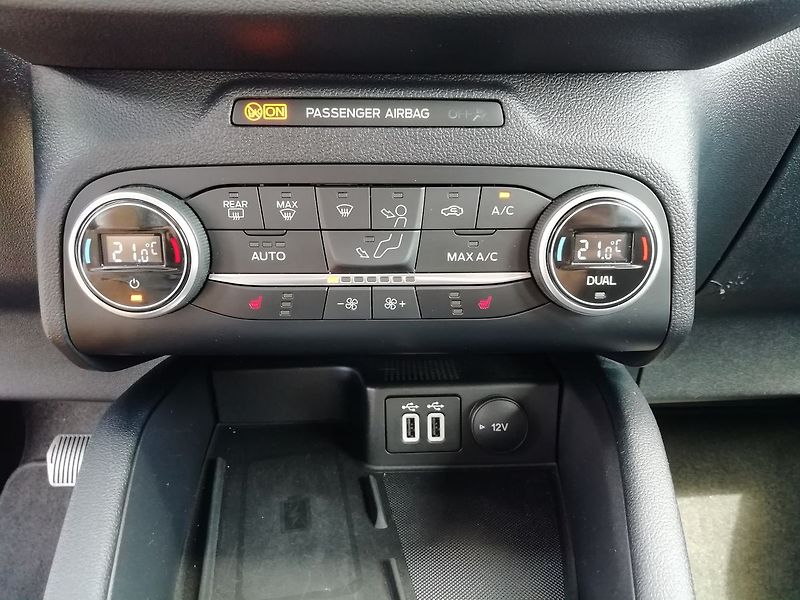 Ford Kuga Titanium 2,5 HEV 4WD  140kW - fotka 16 z 18