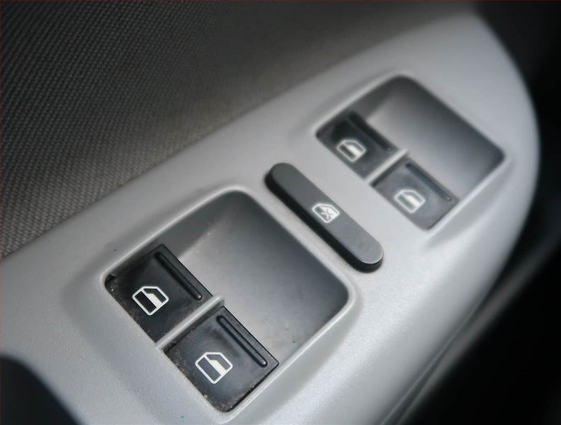 Škoda Octavia (2011) Ambiente Plus 2.0 TDI, Xenony - fotka 15 z 18