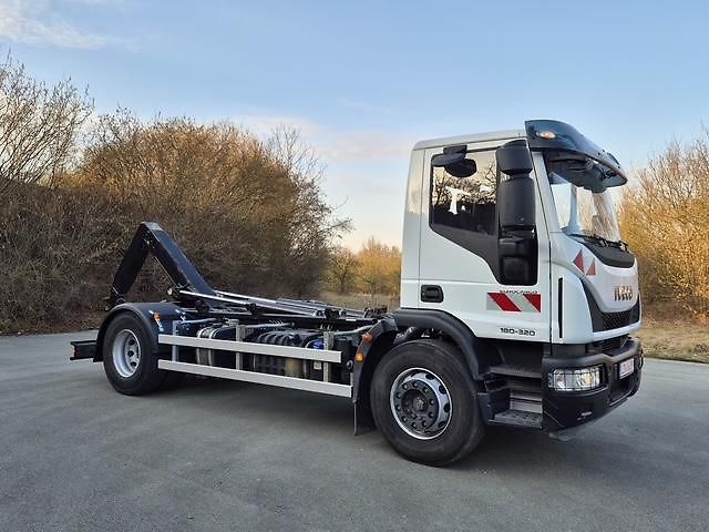 Iveco Eurocargo 180E32 4x2 hákový natahovák - fotka 3 z 15