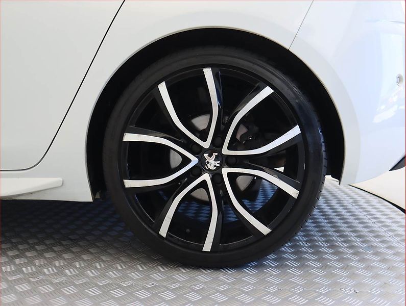 Peugeot 308 (2015) 2.0 BlueHDi GT, Automat, Kůže - fotka 15 z 23