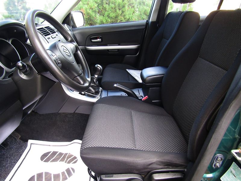 Suzuki Grand Vitara (2006) 1.9 DDiS 95kW  BEZ KOROZE - fotka 19 z 40