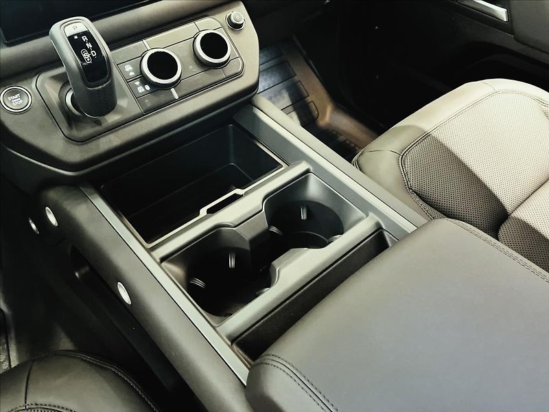 Land Rover Defender (2026) 110 V8 P425 X-DYNAMIC HSE - fotka 17 z 40
