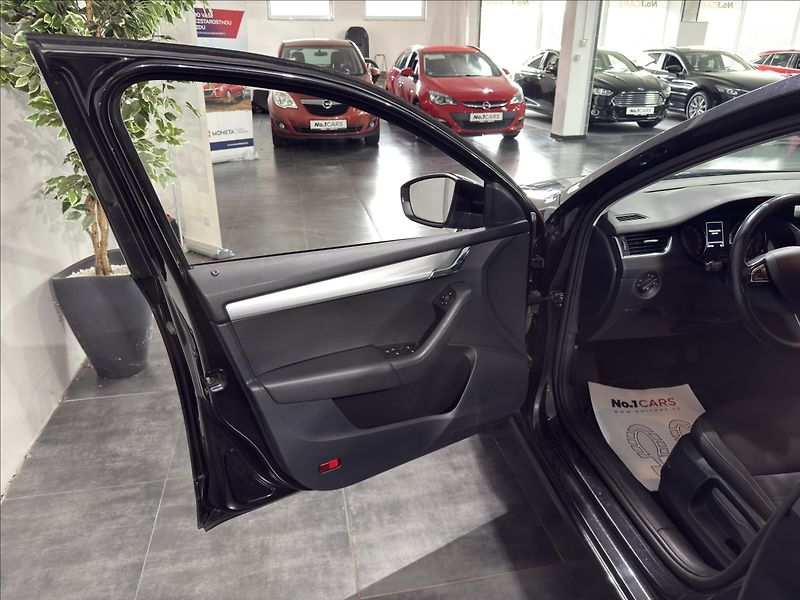 Škoda Octavia 2,0   TDI 110KW FULL LED KAMER - fotka 6 z 31