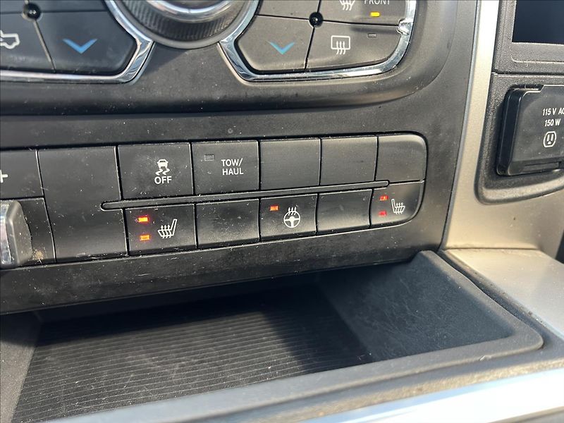 Dodge RAM 5,7 HEMI Big Horn - fotka 16 z 19