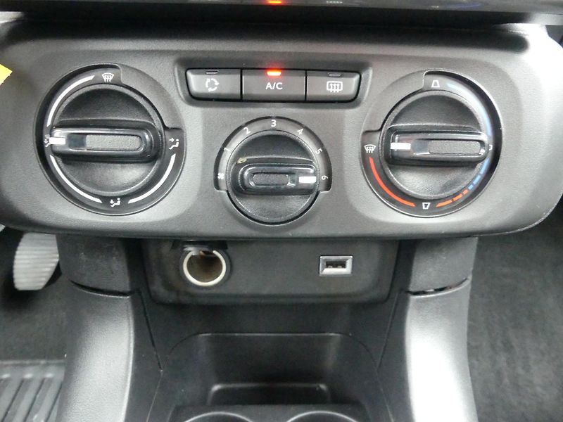 Citroën C3 (2019) 1,2 PureTech 110 MAN6 FEEL - fotka 16 z 21