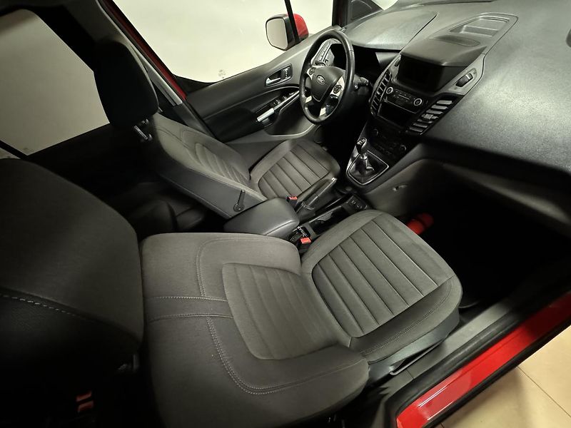 Ford Tourneo Connect (2020) Grand 1.5 TDCI TITANIUM PANORA - fotka 41 z 58
