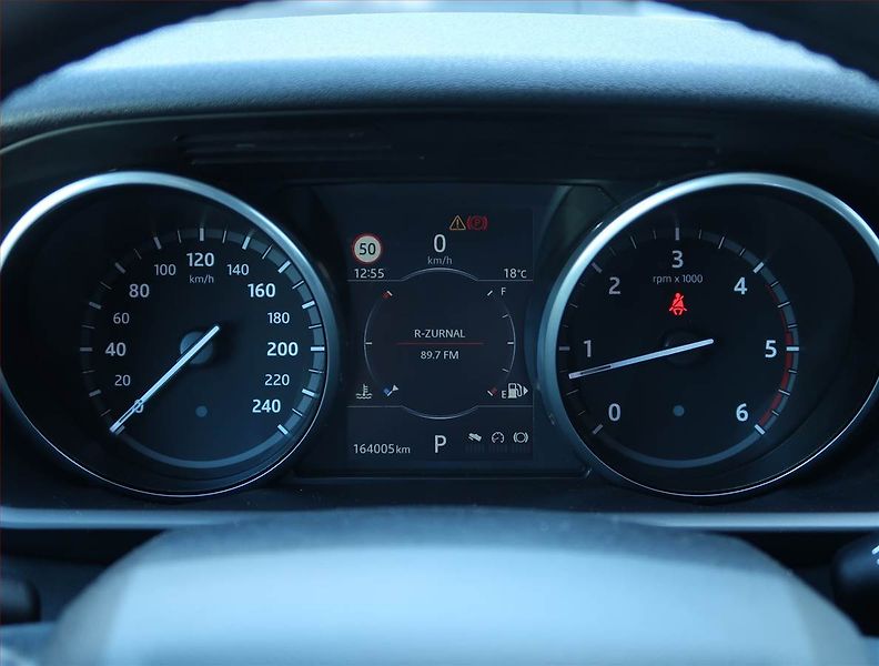 Land Rover Discovery (2018) 3.0 Td6 - fotka 11 z 26