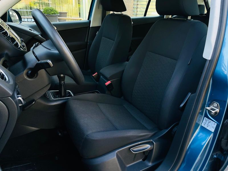 Volkswagen Tiguan 1.4TSI MANUÁL 1MAJITEL SENZORY - fotka 28 z 40