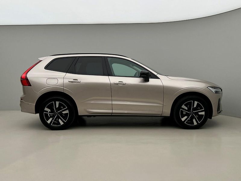 Volvo XC60 B5 AWD DARK PLUS AUT CZ - fotka 10 z 49