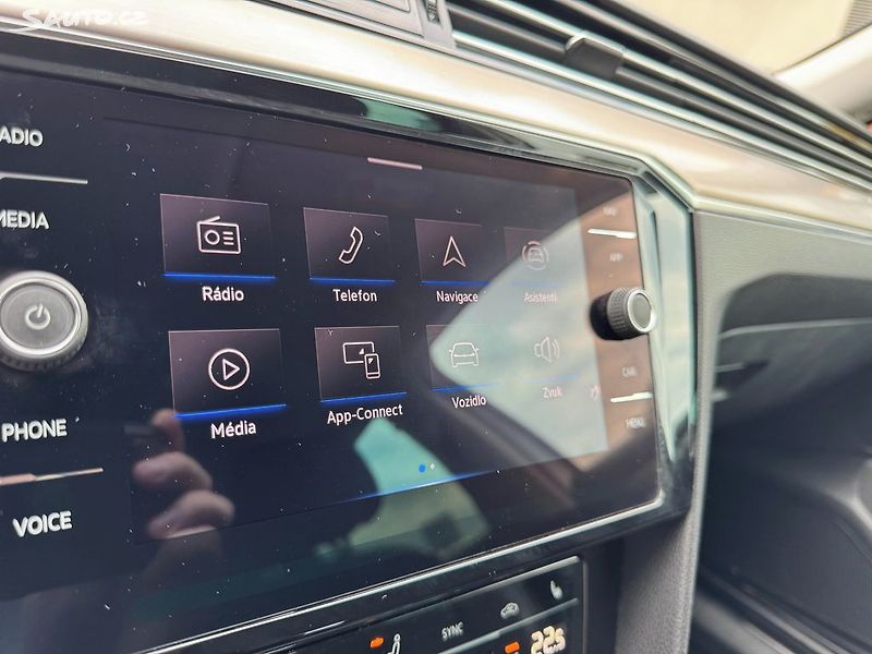 Volkswagen Passat 1.5TSi 110kW DSG ČR - fotka 26 z 28