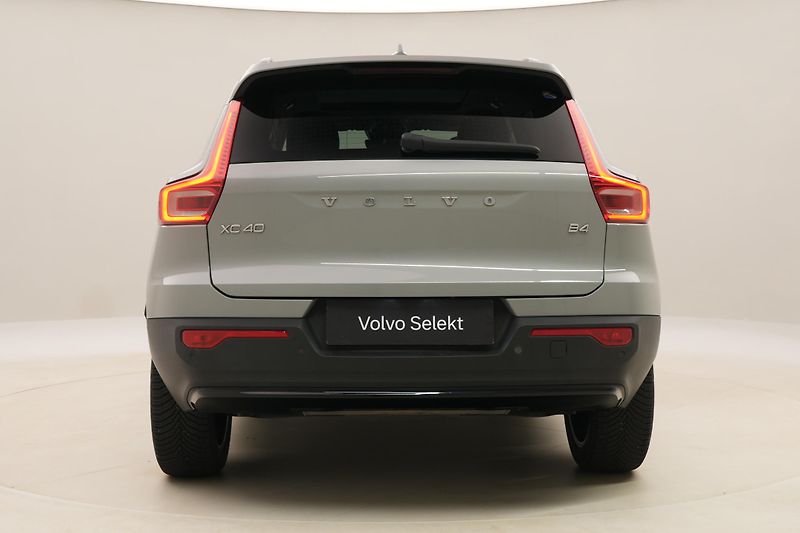 Volvo XC40 B4 DARK ULTIMATE AUT CZ - fotka 12 z 56