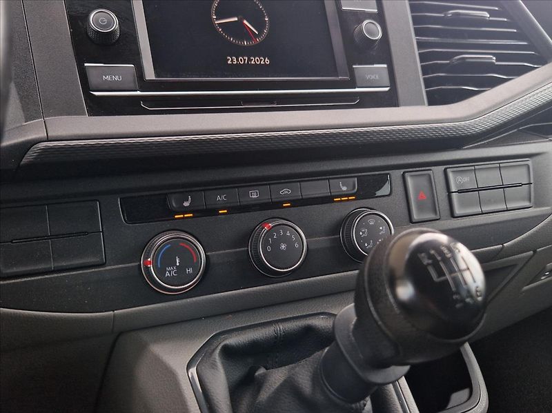 Volkswagen T6.1 2,0 TDI CAMPING VESTAVBA 4MÍST - fotka 32 z 41