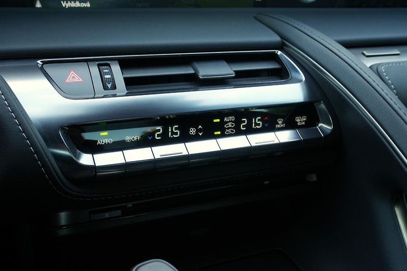 Lexus LC 500h 3.5L V6, Kamera, HUD,Ventilace - fotka 17 z 31