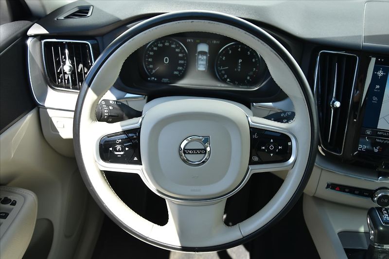 Volvo XC60 T5 184kW AWD INSCRIPTION ČR - fotka 14 z 32