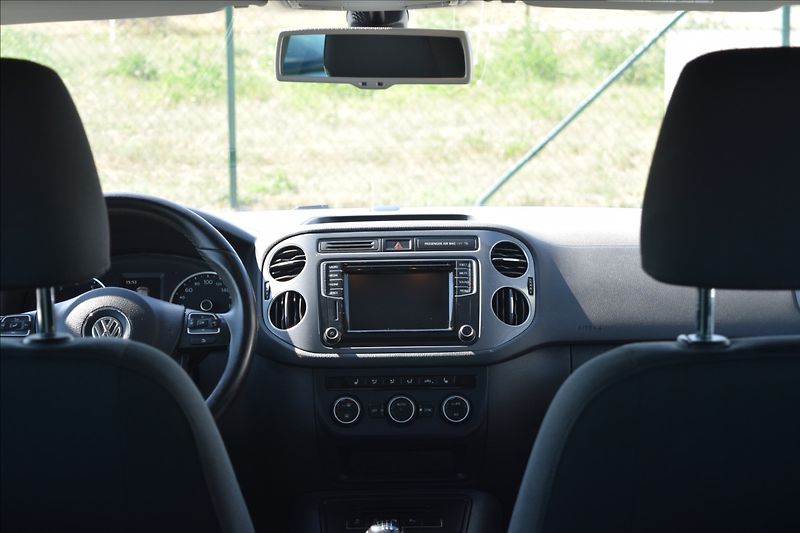 Volkswagen Tiguan 1,4 TSI 92KW R-LINE TOP STAV! - fotka 27 z 48