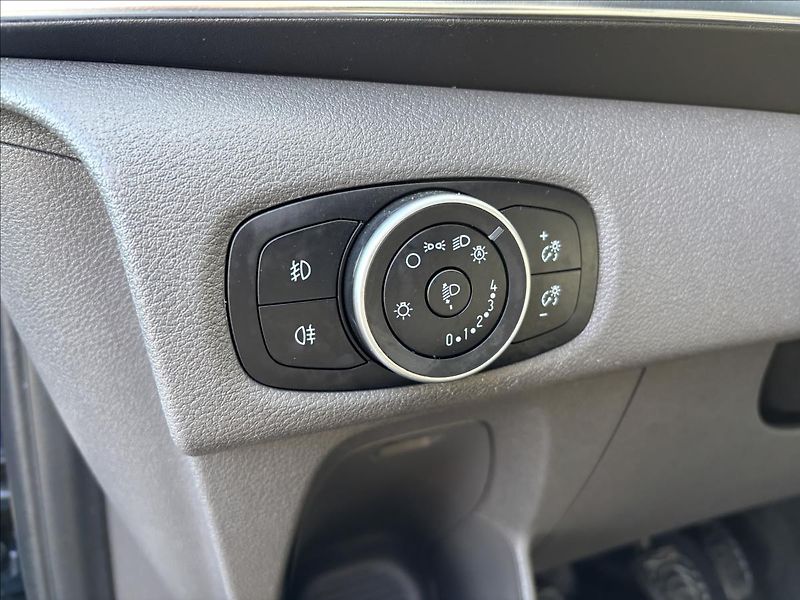 Ford Tourneo Custom 2,0 EcoBlue 136kW Titanium - fotka 21 z 36