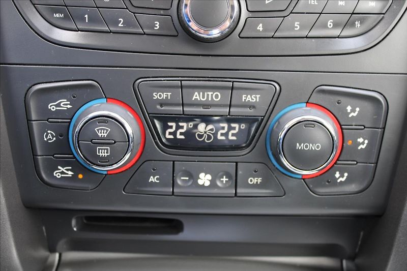 Renault Latitude 2,0 dCi  NOVÉ V ČR,AUTOMAT - fotka 14 z 30