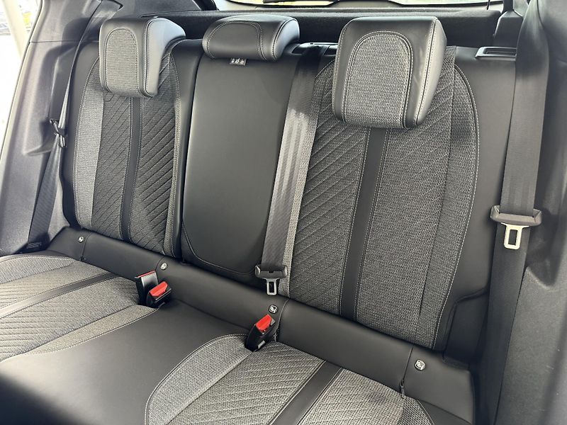 Peugeot 2008 1,2PT 130*AT8*Allure*Kamer*DPH - fotka 16 z 37