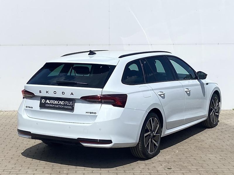 Škoda Octavia 1.5 TSI DSG / 110 kW SportLine - fotka 2 z 27