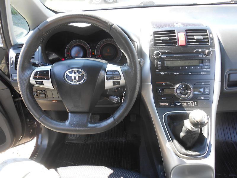 Toyota Auris 1.6VVTi,97KW,Tažné, Výhřev,CZ! - fotka 28 z 33