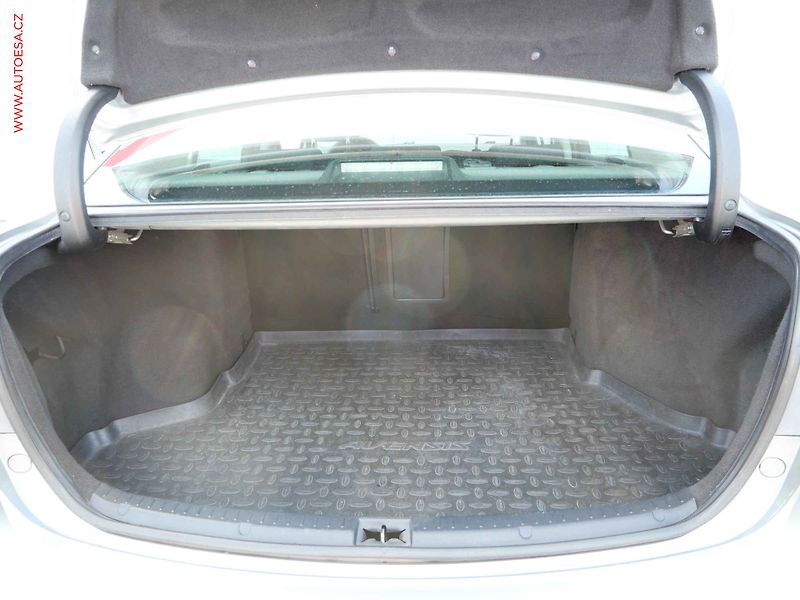 Toyota Avensis (2009) 1.8i, ČR, AC - fotka 7 z 19