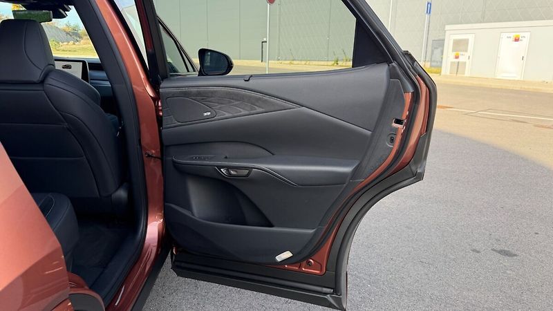 Lexus RX 500H 2,4 HEV F SPORT PLUS - fotka 18 z 26