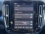 Volvo XC40 B3 FWD // 1. maj // ČR + kola - náhled 35