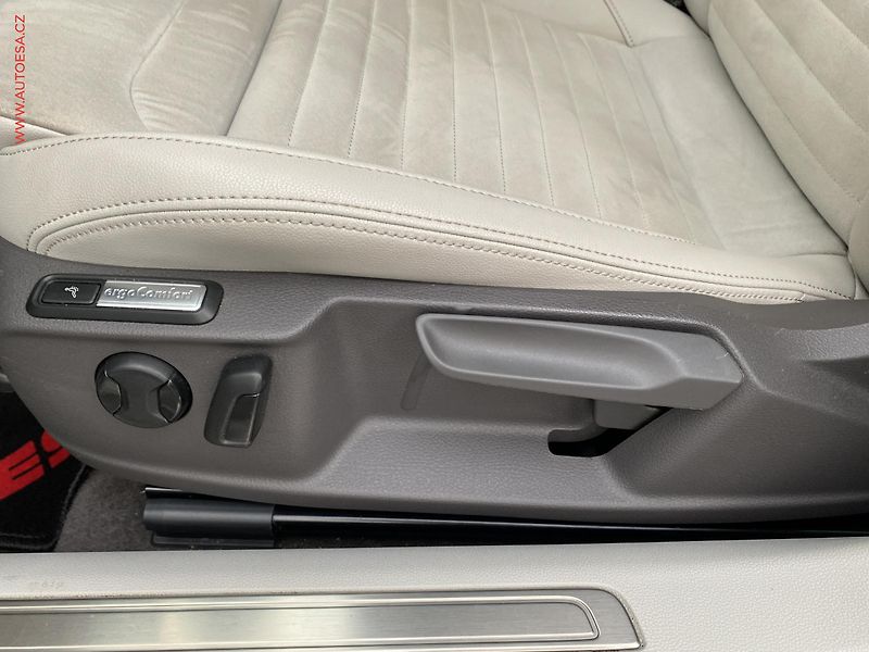 Volkswagen Passat (2022) 2.0 TDI, ČR, Elegance, DSG - fotka 15 z 19