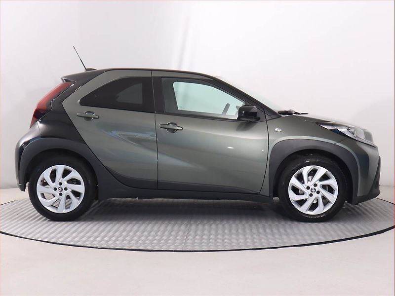 Toyota Aygo (2022) 1.0 VVT-i, Automat, Serv.kniha - fotka 6 z 19