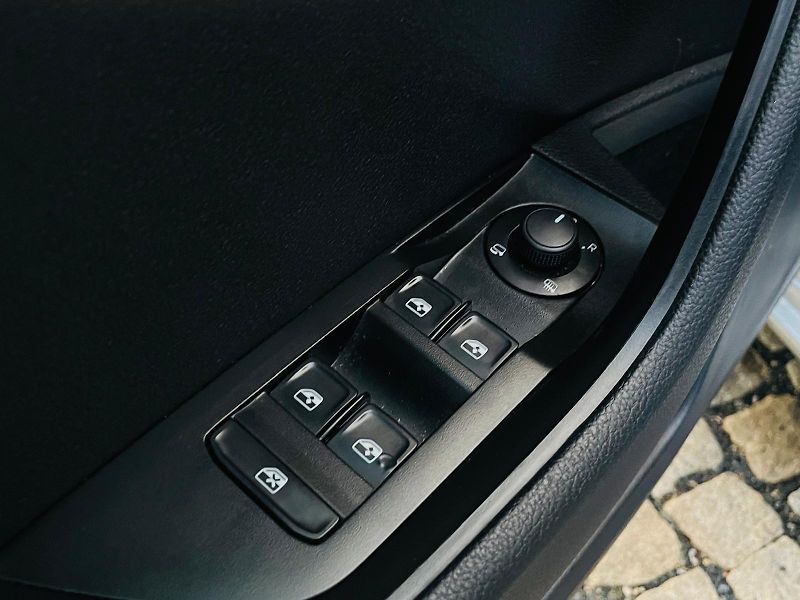 Škoda Superb 1.4TSI 4x4 MANUÁL VÝHŘEV TAŽNÉ - fotka 30 z 45