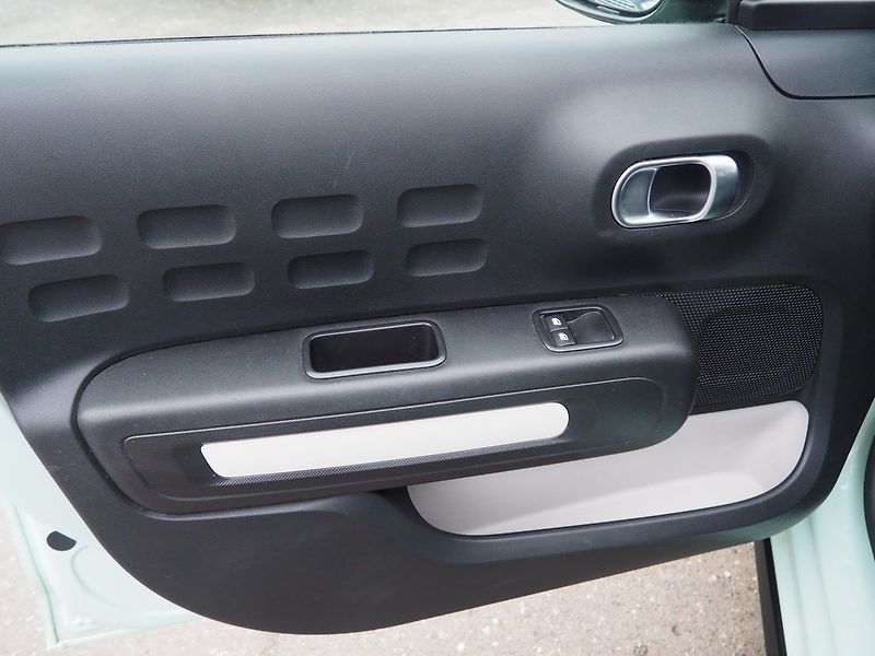Citroën C3 (2019) 1.2 PureTech, Tažné - fotka 9 z 36