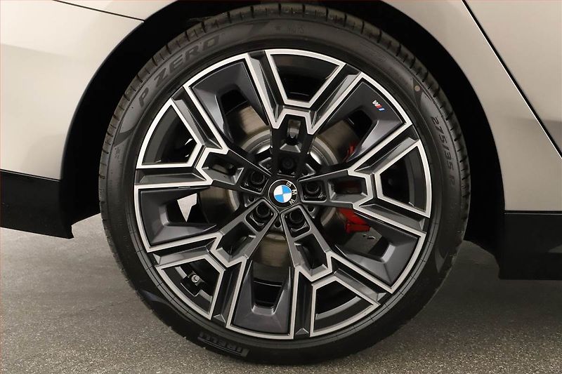 BMW Řada 5 (2025) 540d xDrive, 360°, Paměť - fotka 26 z 28