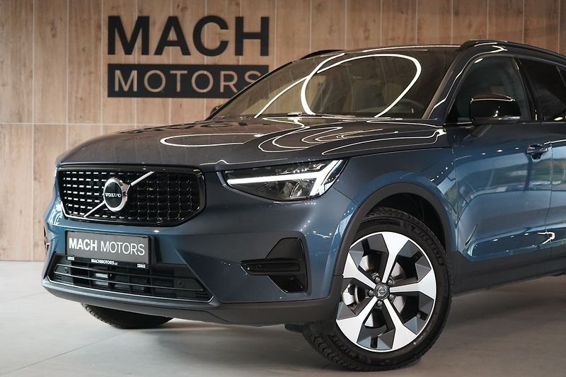 Volvo XC40 B3 Plus Dark, ACC, BLIS - fotka 2 z 43