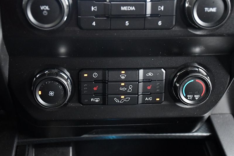 Ford F-150 2.7 L ECOBOOST XLT SPORT 4X4 - fotka 28 z 38