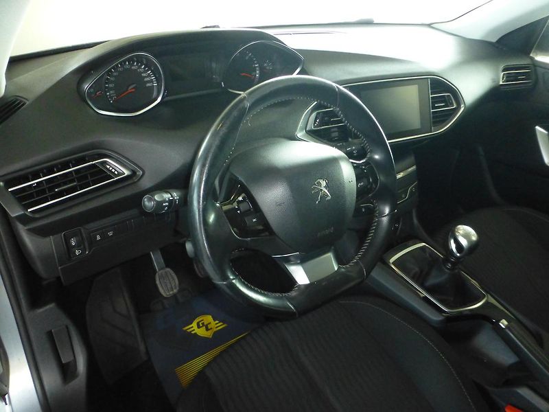 Peugeot 308 (2016) 1,6HDI*NAVIGACE**PARKS**TAŽNÉ - fotka 11 z 26
