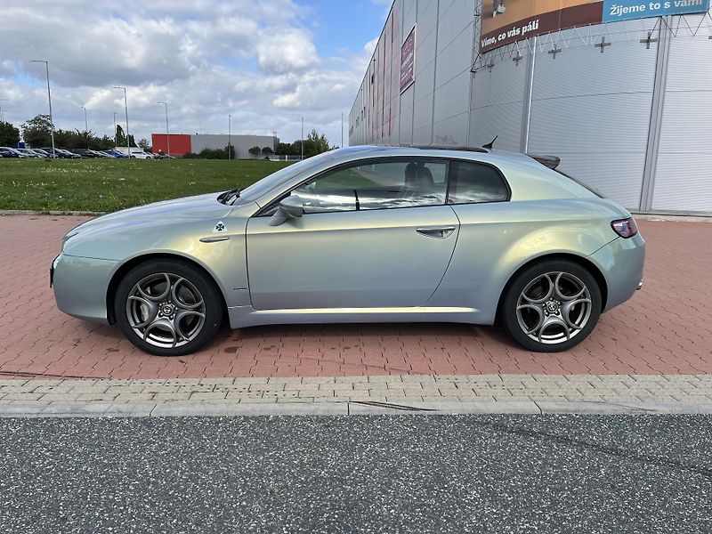 Alfa Romeo Brera 3.2 JTS ČR - fotka 8 z 37