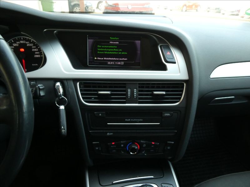 Audi A4 2,0 TDi 125kW serviska,NAVI - fotka 27 z 40