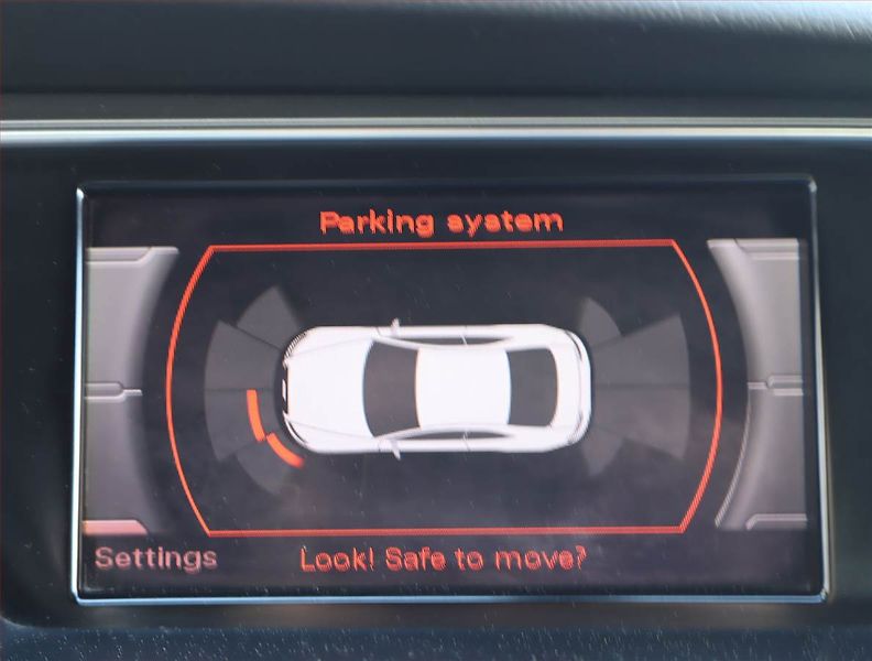 Audi A5 (2010) S-Line 2.0 TFSI, Xenony - fotka 16 z 16