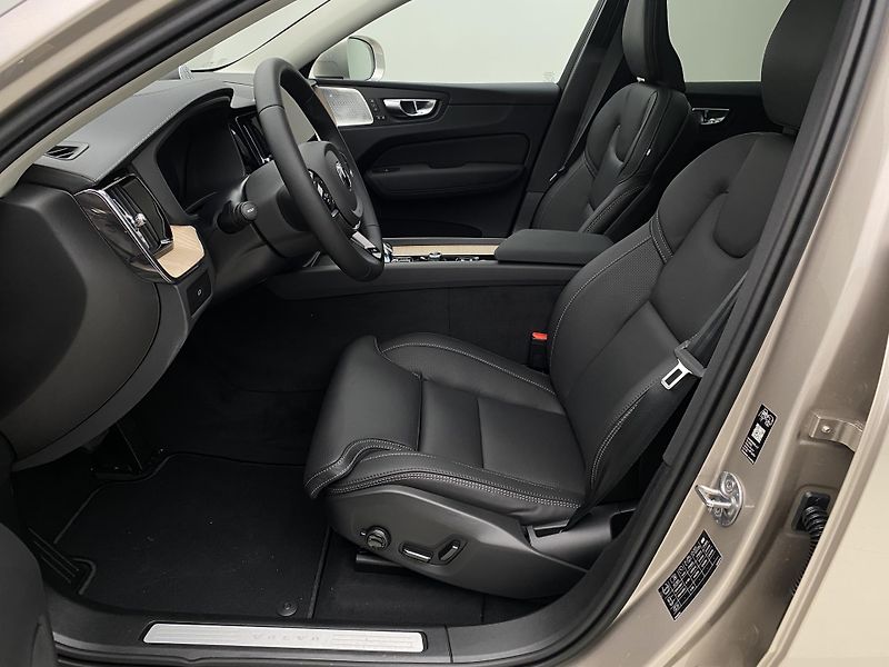 Volvo XC60 B5 AWD BRIGHT ULTRA AUT CZ - fotka 3 z 60