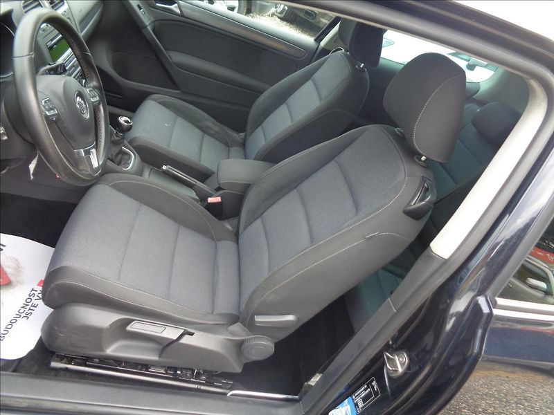 Volkswagen Golf (2011) 1,2 - fotka 15 z 19