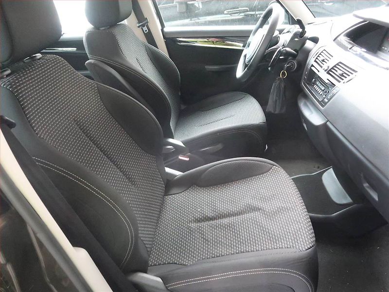 Citroën C4 Picasso (2011) 1.6 HDi, Automat, 7 míst - fotka 9 z 19