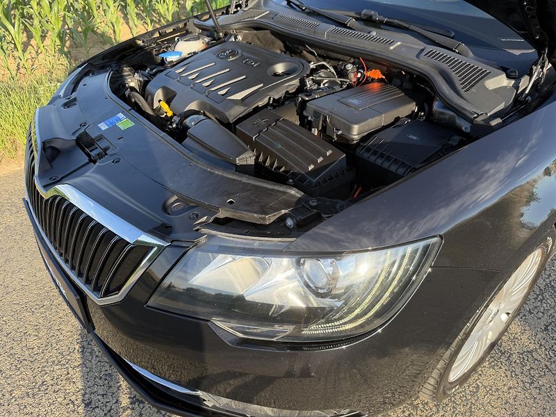 Škoda Superb (2014) 2,0TDI 125kW DSG ELEGANCE - fotka 64 z 81