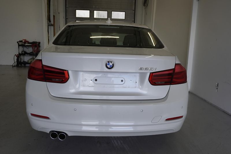 BMW Řada 3 320i 135kW AUTOMAT - fotka 9 z 27