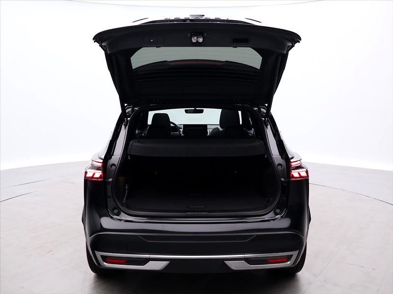 Nissan Qashqai 1,3 DIG-T 116kW 4x4 Tekna CZ D - fotka 9 z 37