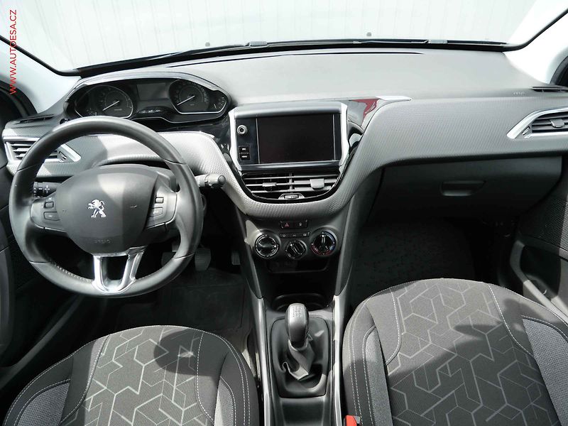 Peugeot 2008 (2019) 1.2 PT, 1.maj,ČR, Active - fotka 8 z 22